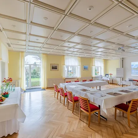 Strandhotel Loechnerhaus Reichenau