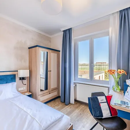 Strandhotel Loechnerhaus Otel