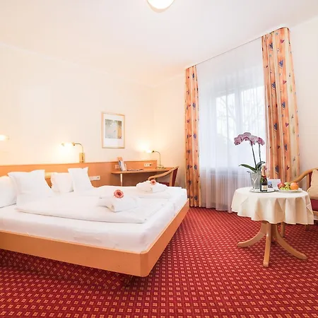 Strandhotel Loechnerhaus 4*