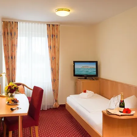 Hotel Strandhotel Loechnerhaus 4*