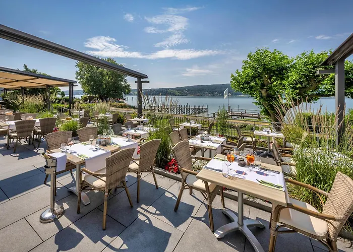 Strandhotel Loechnerhaus 酒店 赖歇瑙