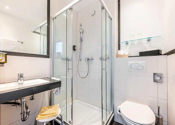 酒店 Strandhotel Loechnerhaus