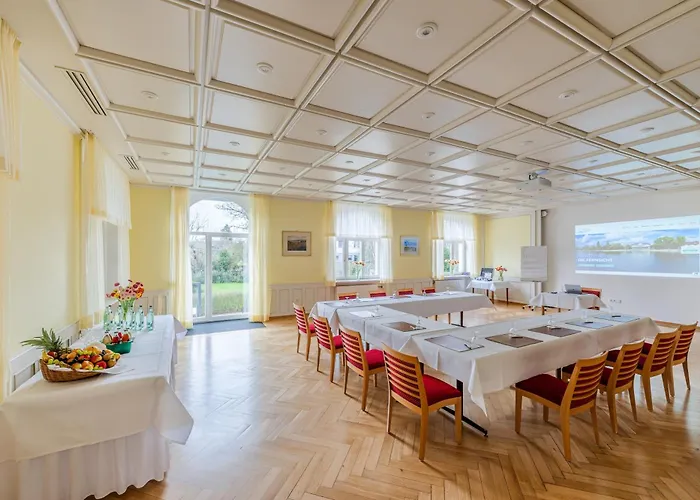 Strandhotel Loechnerhaus 赖歇瑙