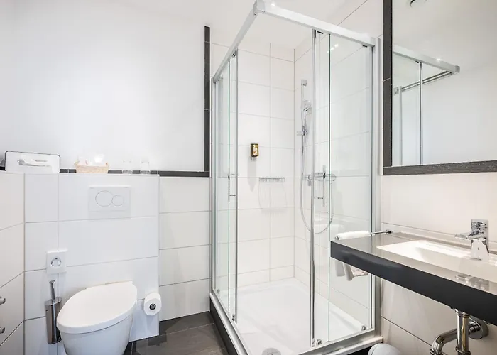 Strandhotel Loechnerhaus 酒店 赖歇瑙