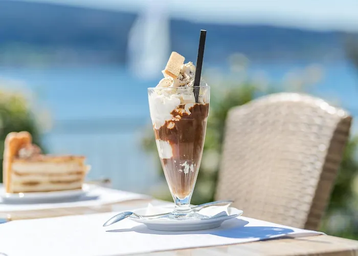 Strandhotel Loechnerhaus 4* 赖歇瑙