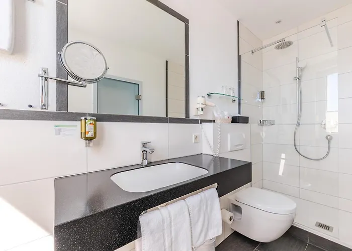 酒店 Strandhotel Loechnerhaus