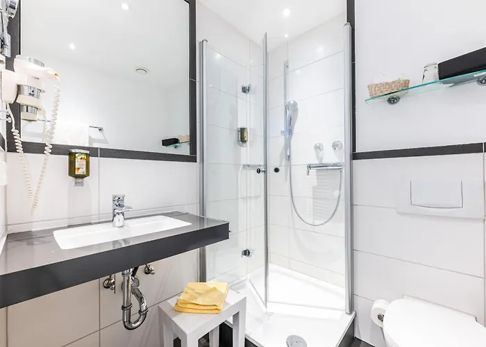 Strandhotel Loechnerhaus 酒店 赖歇瑙