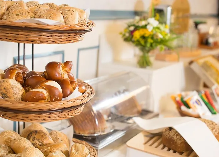 酒店 Strandhotel Loechnerhaus 赖歇瑙