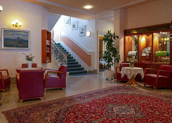 Strandhotel Loechnerhaus 酒店 赖歇瑙